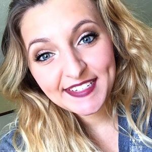 Meet your Posher, Cynthia